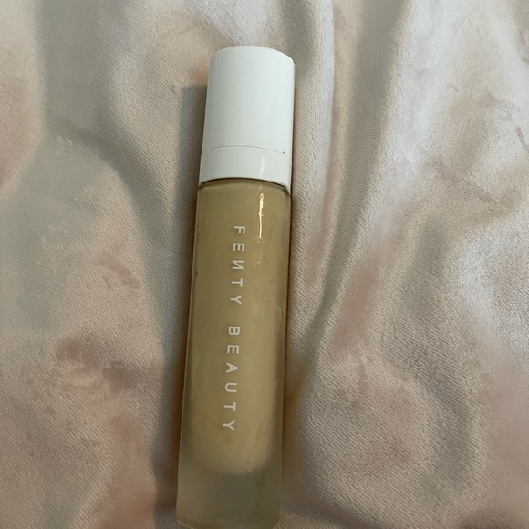 Fenty foundation - Picture 1 of 5